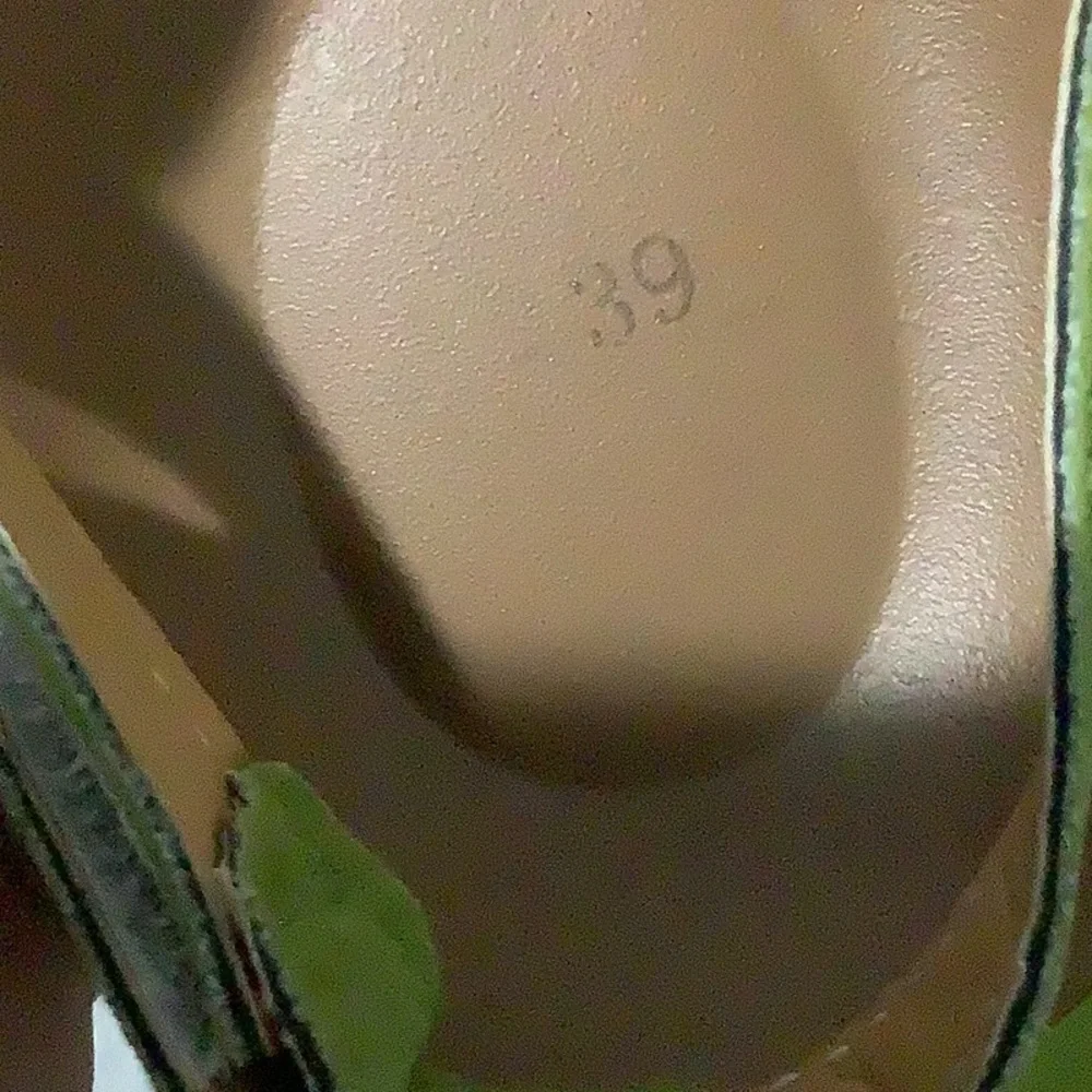 Women Sandals Summer Fashion - Picture 3 of 3